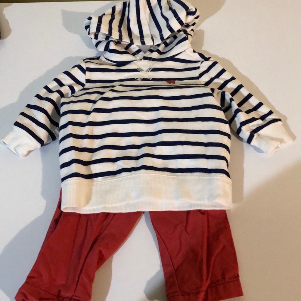 Carter’s two piece outfit. Size 6months